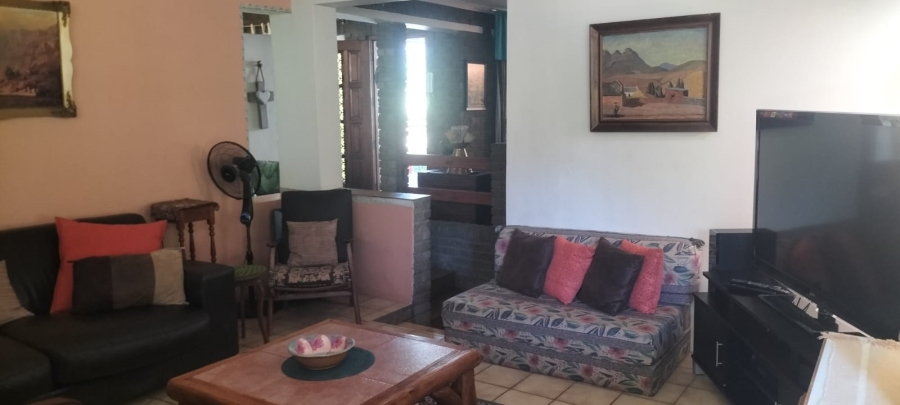 5 Bedroom Property for Sale in Langenhovenpark Free State